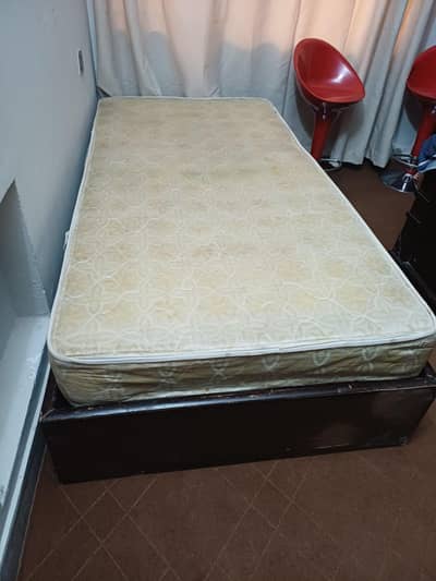 dewan with mattress