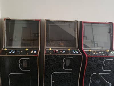 ak football game hai or 3 video games hai