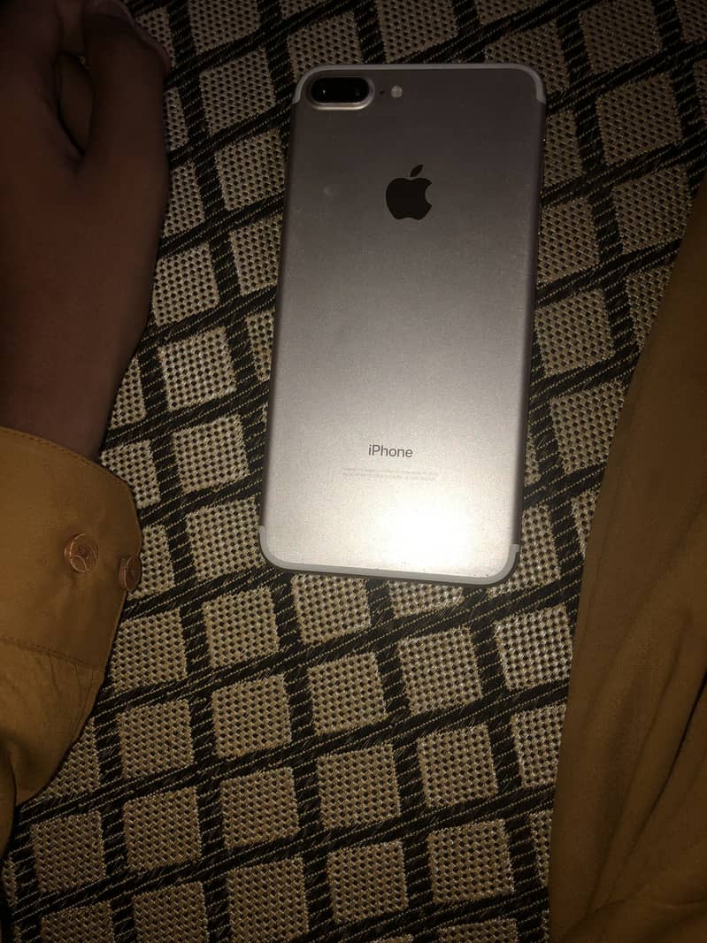 Apple iPhone 7 Plus 2