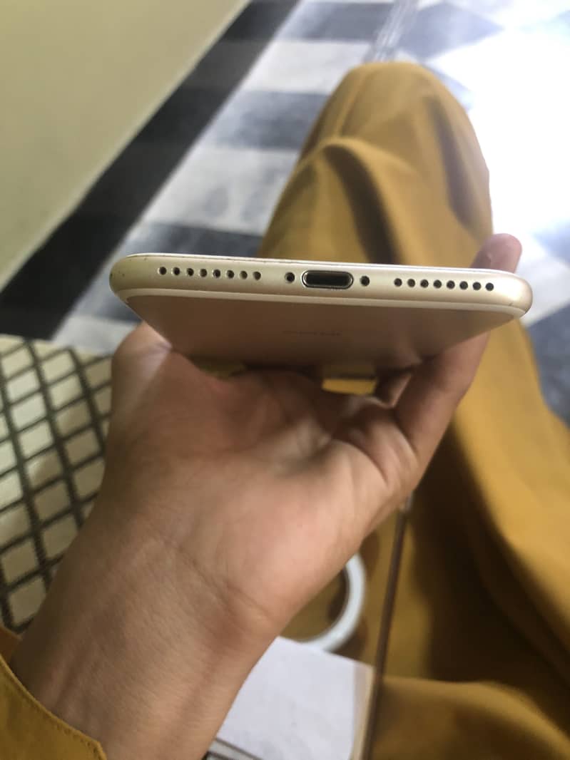 Apple iPhone 7 Plus 5