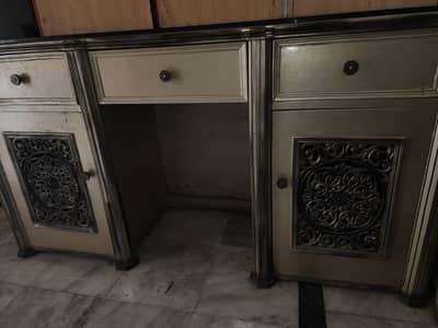 table in good condition