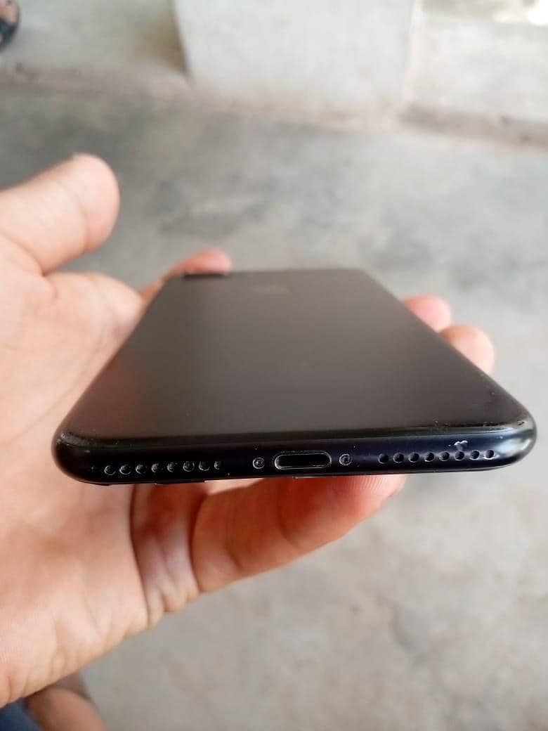 Apple iPhone 7 Plus 2