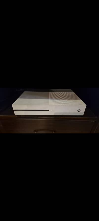 X-BOX / One X-Box Ones with controller/ Gaming