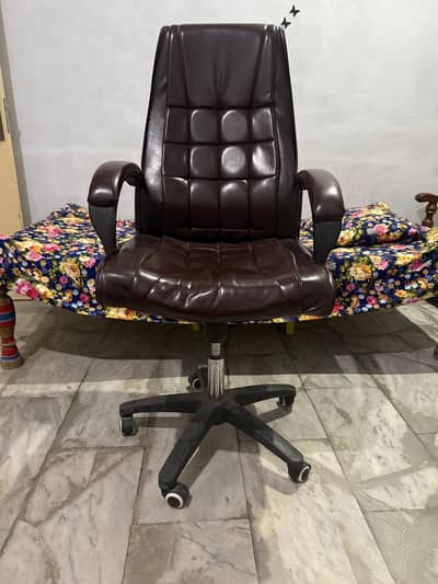 Executive High Back Office Chair – Brown – Good Condition
