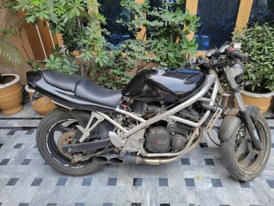 Bandit 250cc 4 slender