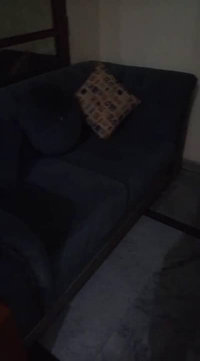 7 seater sofa with 3table