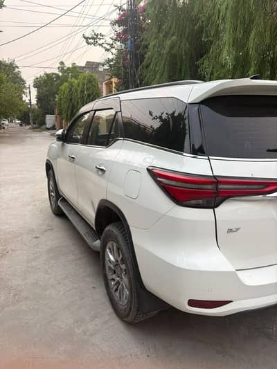 Toyota Fortuner Legender 2022