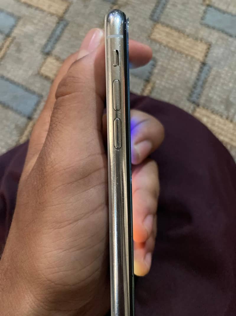 Apple iPhone X 3