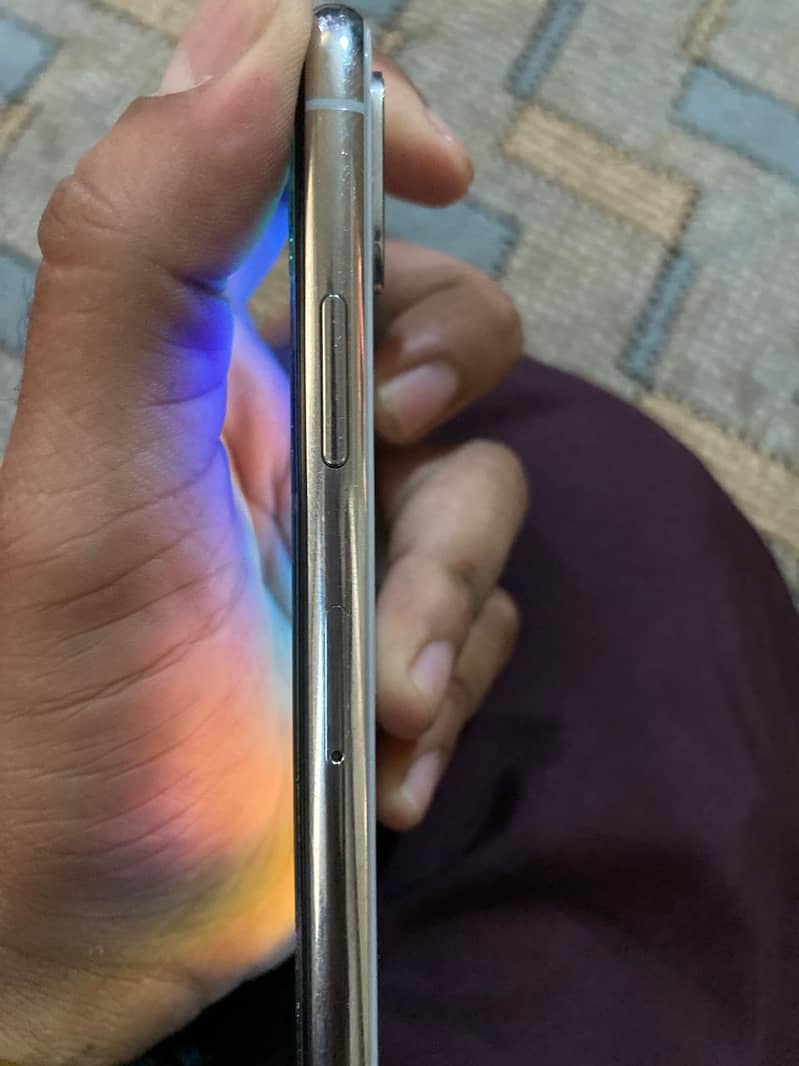 Apple iPhone X 4