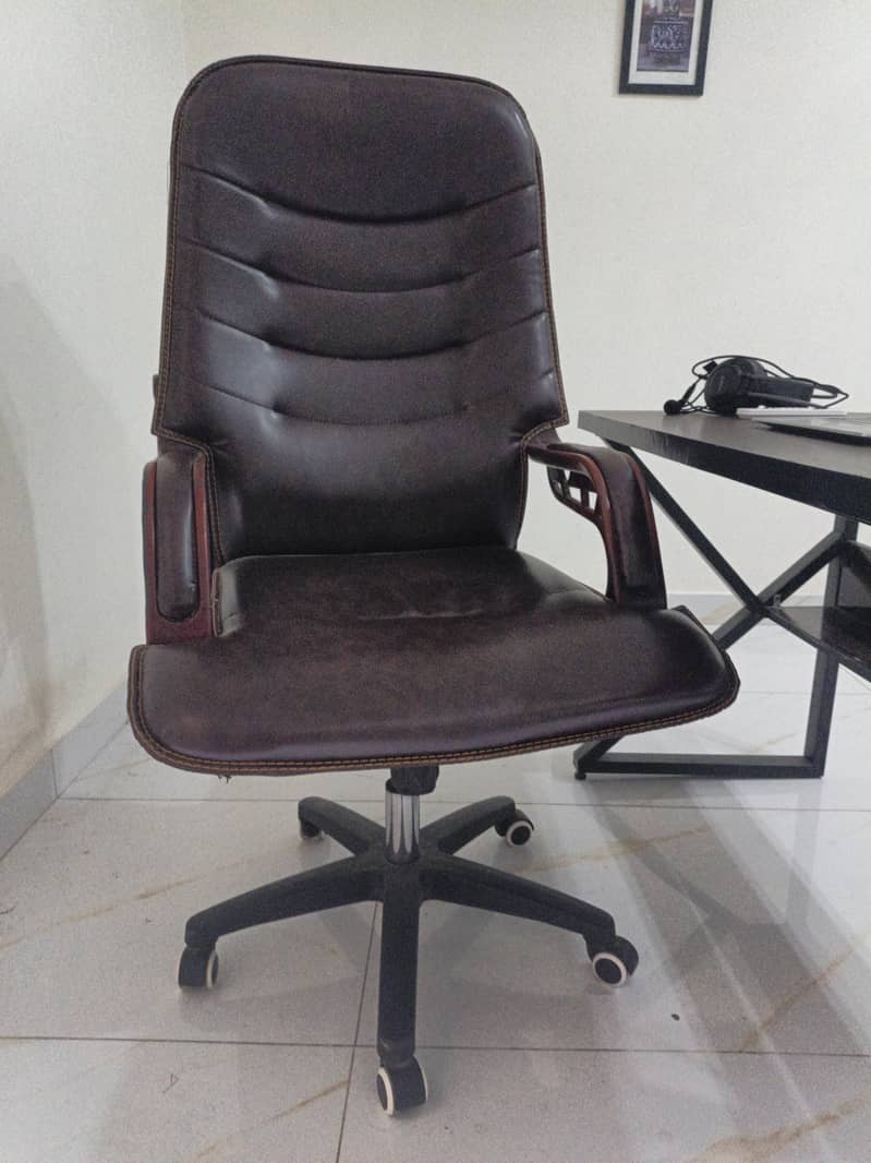 Executive Chair 1