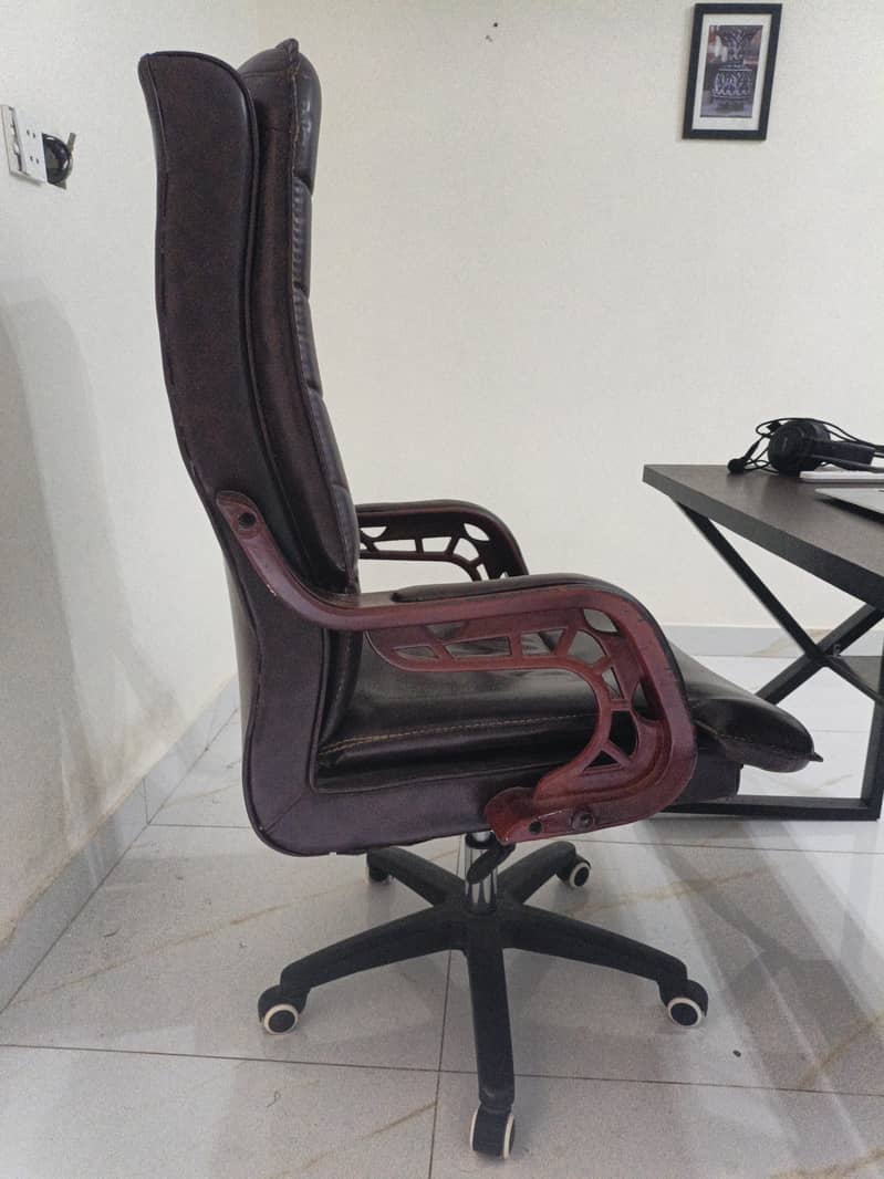 Executive Chair 2