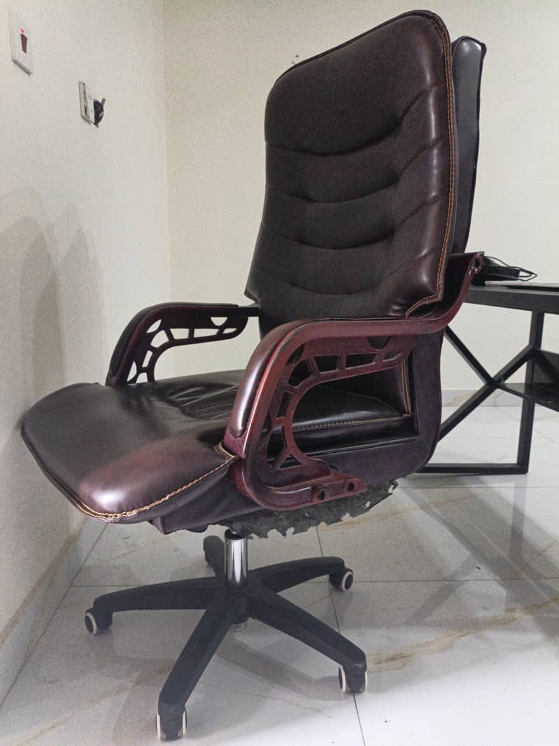 Executive Chair 4