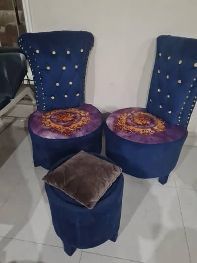 bkue velvent decorative elegant chairs n tabke