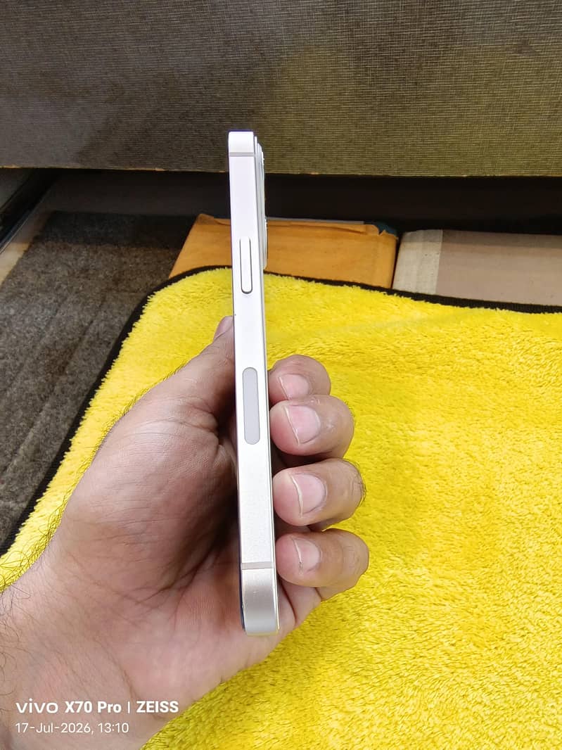 Apple iPhone 13 2