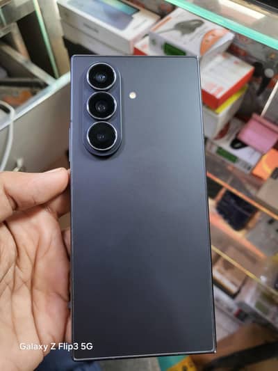 Samsung Mobile Z Fold 7 (12/512)