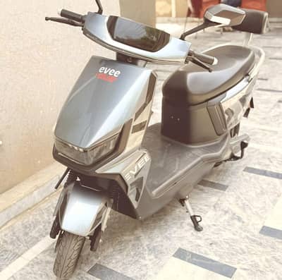 Scooty Evee