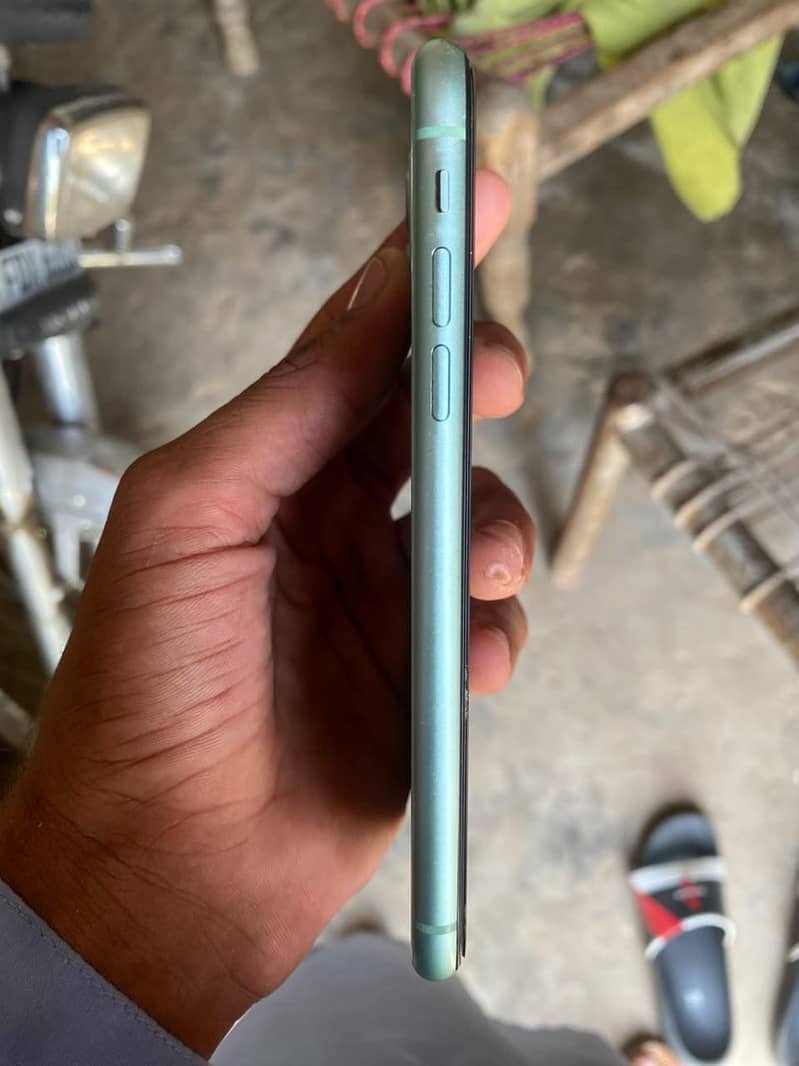 Apple iPhone 11 3