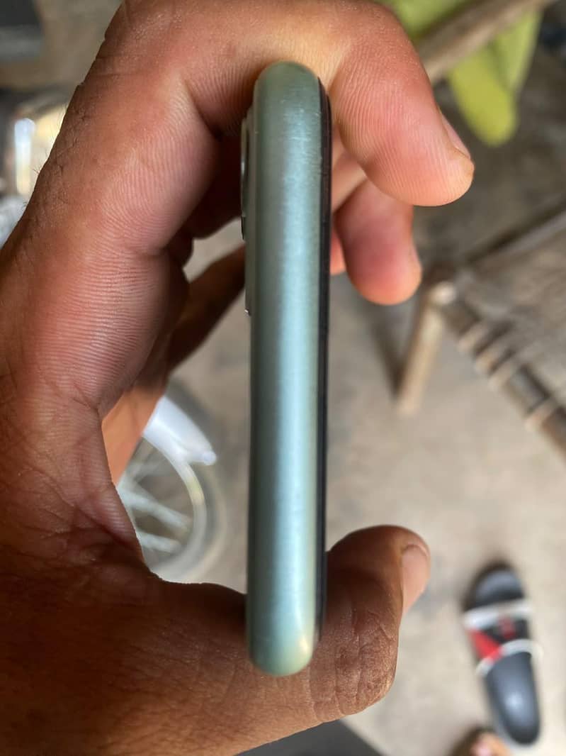 Apple iPhone 11 4