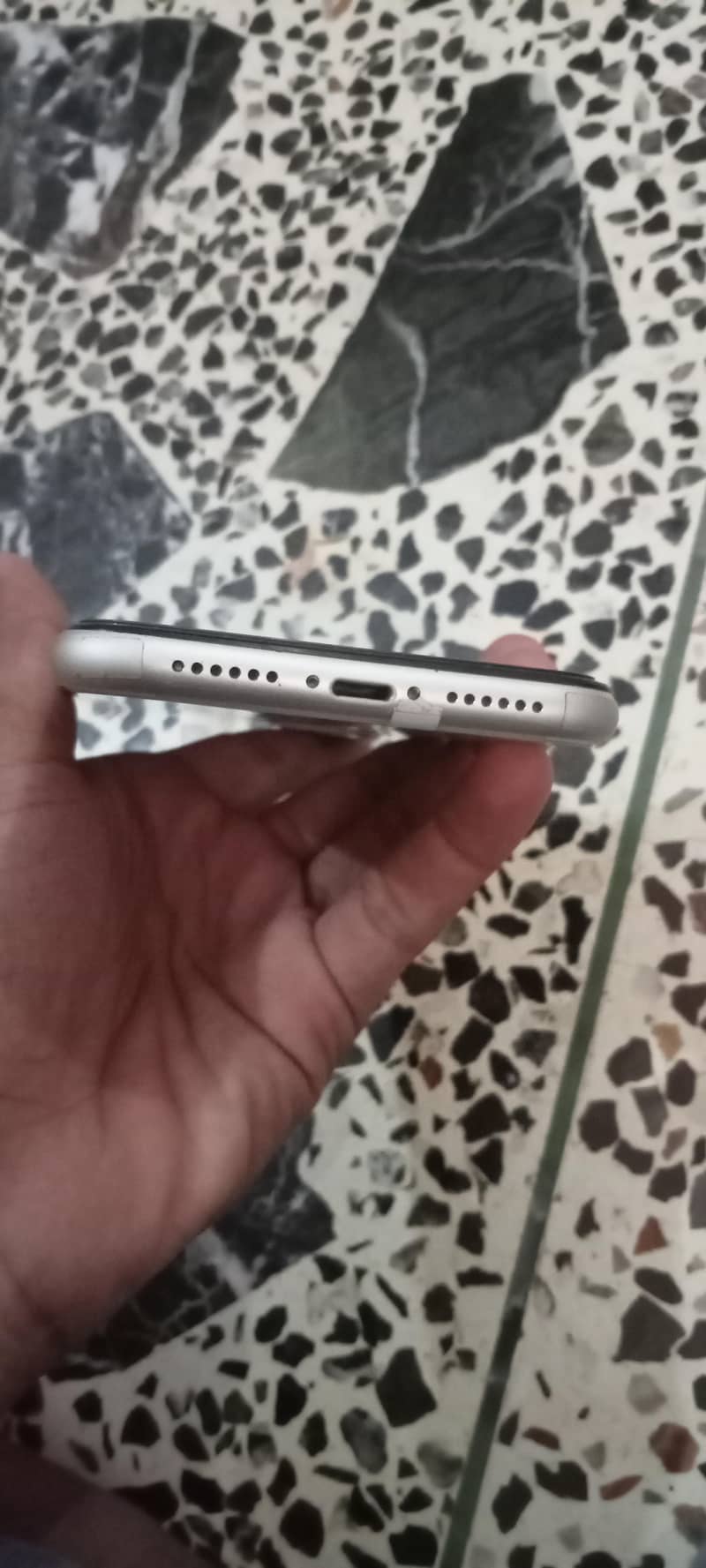 Apple iPhone 11 4