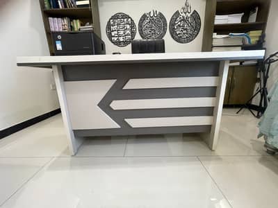 Office table in excellent condition.