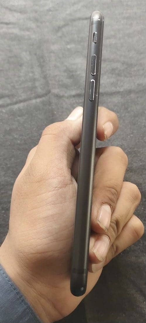 Apple iPhone 7 3