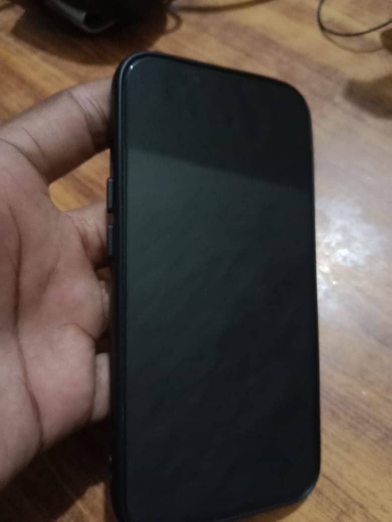 Apple iPhone 13 4