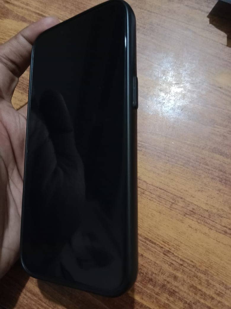 Apple iPhone 13 5