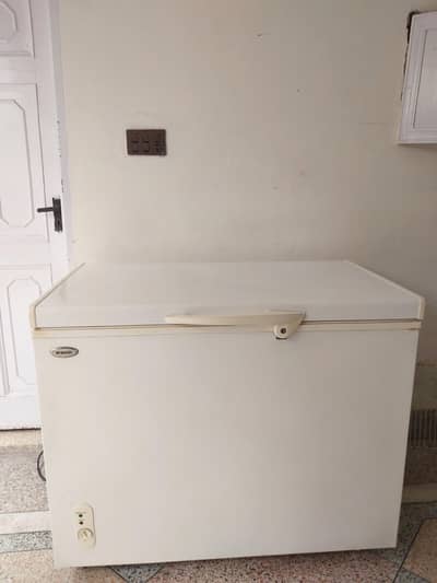 deep freezer in very good condition