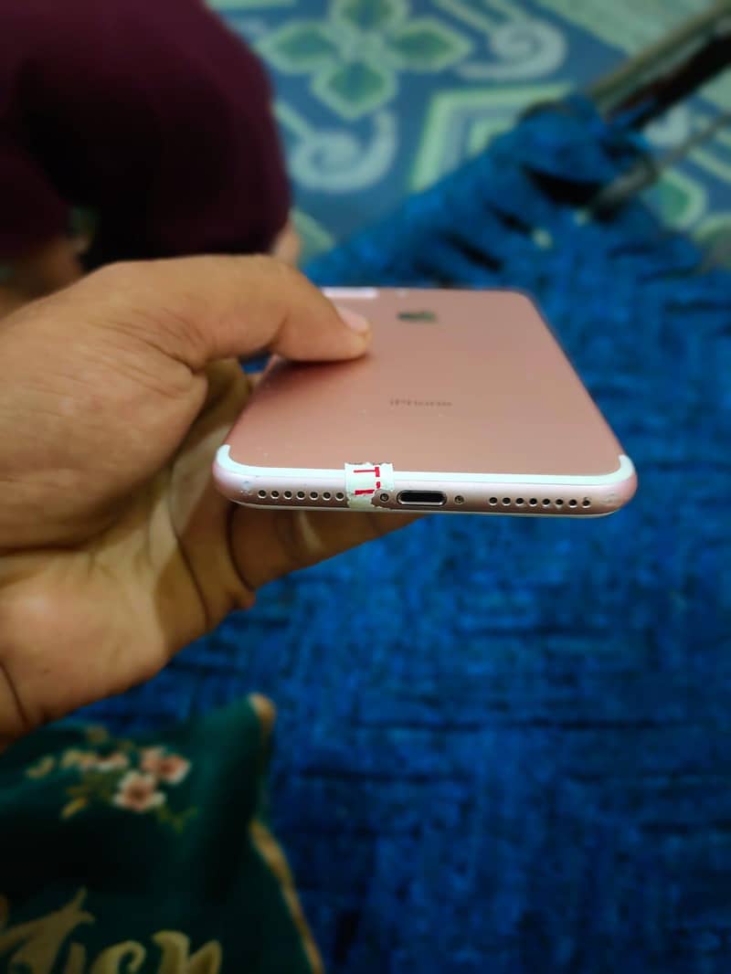 Apple iPhone 7 Plus 1
