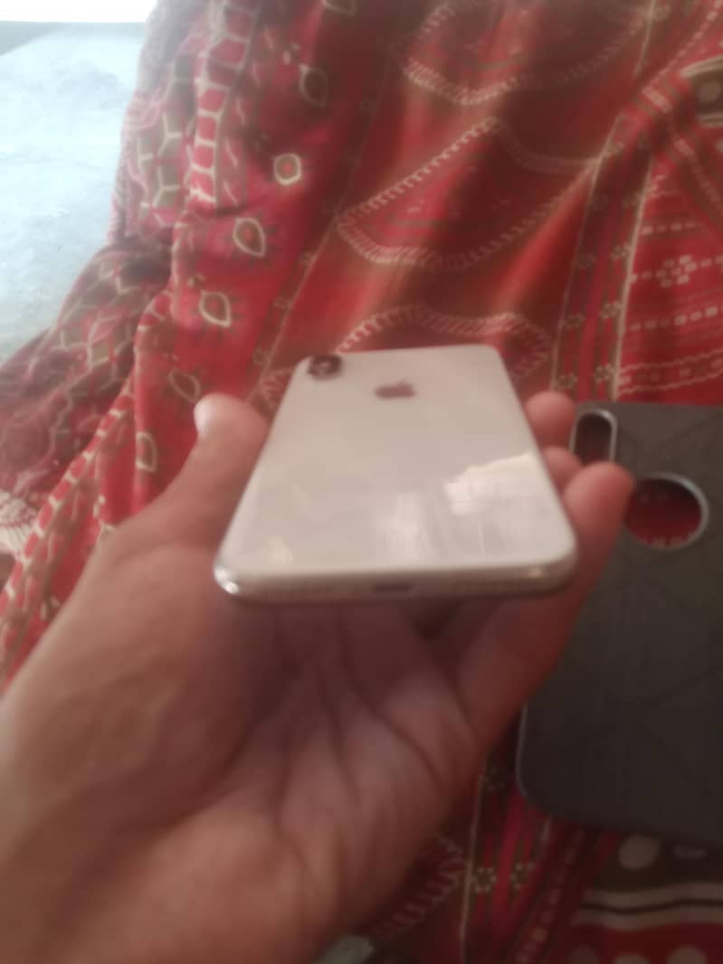 Apple iPhone X 4