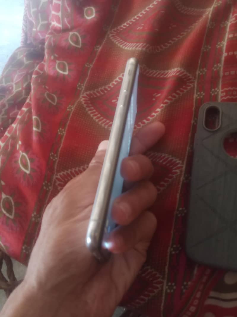 Apple iPhone X 6