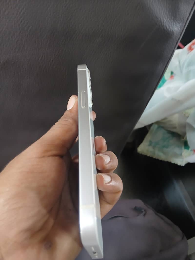 Apple iPhone 13 3