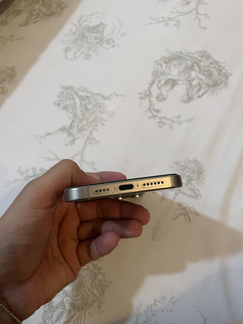 Iphone 15 pro max 3