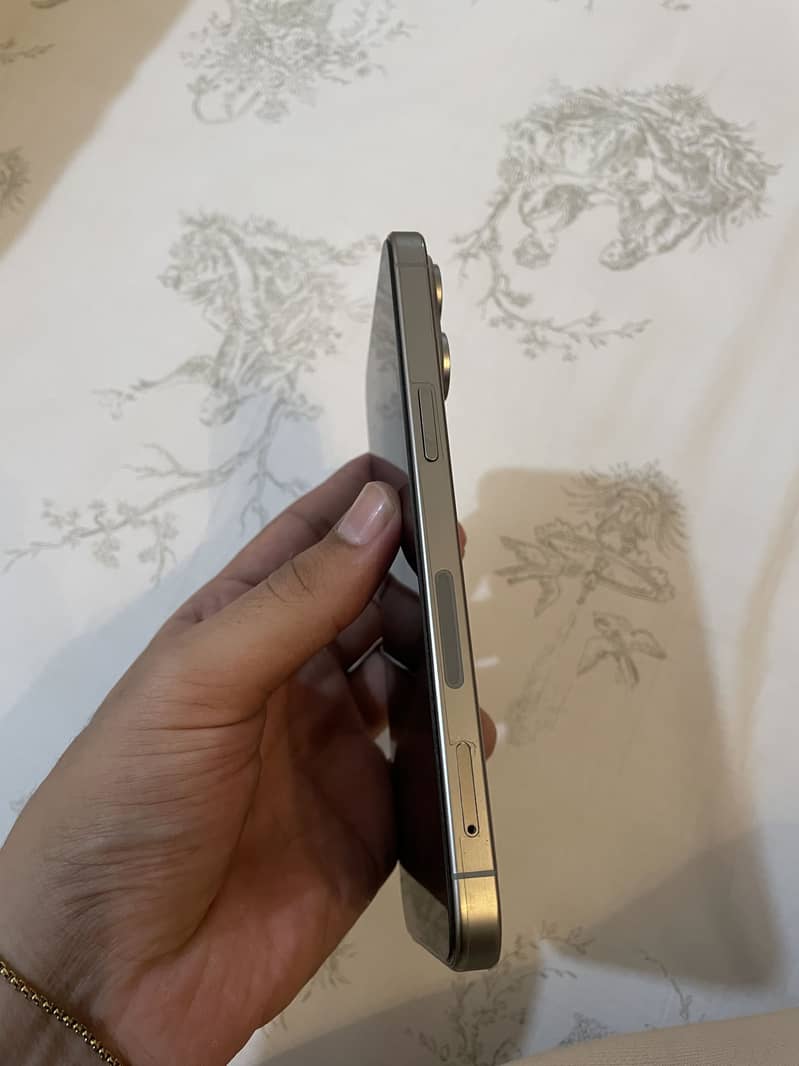 Iphone 15 pro max 4