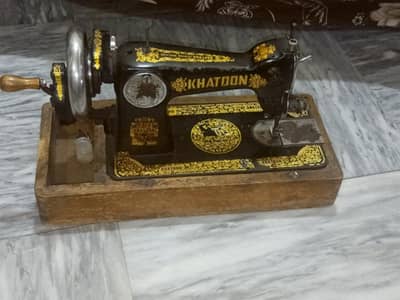 Khatoon Manual Sewing Machine – Vintage & Fully Mechanical