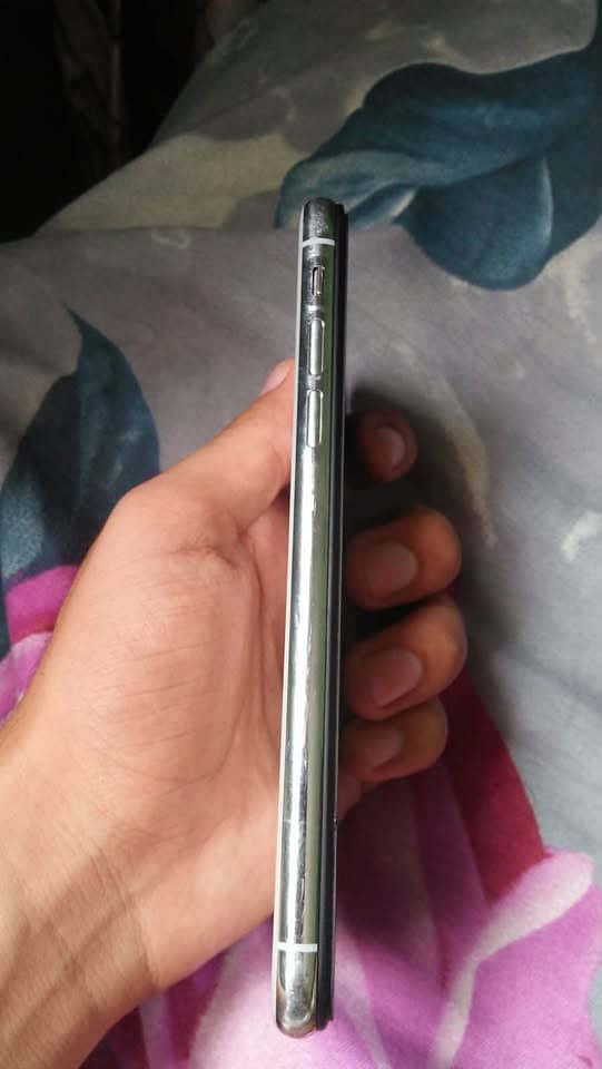 Apple iPhone X 3