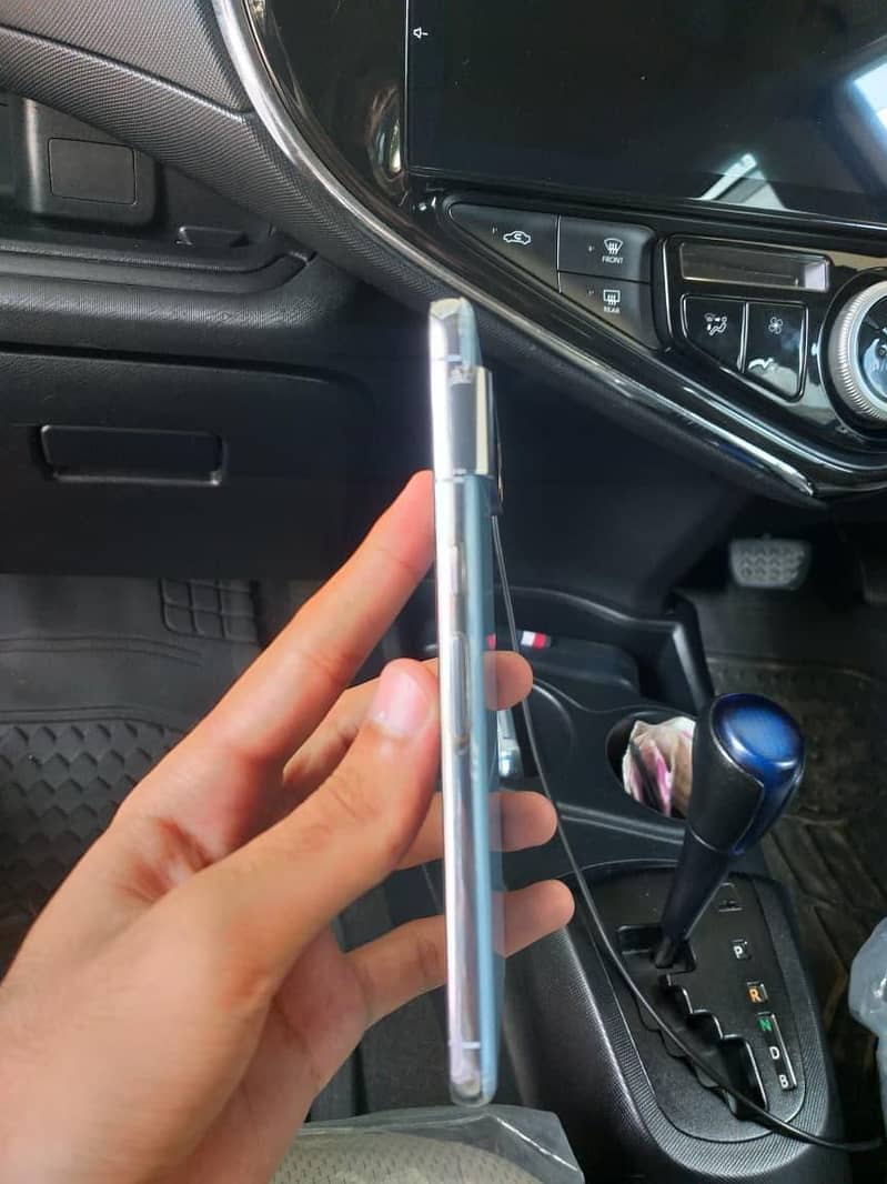 Google Pixel 8 Pro. 1
