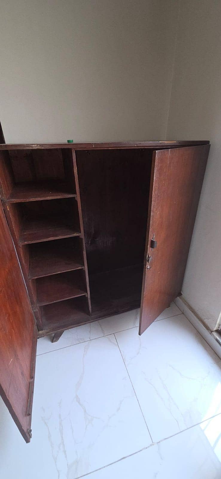 wardrobe 0