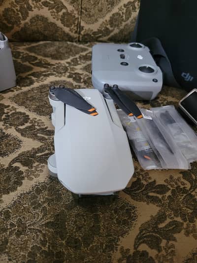 Dji mini 2 (2 batteries )