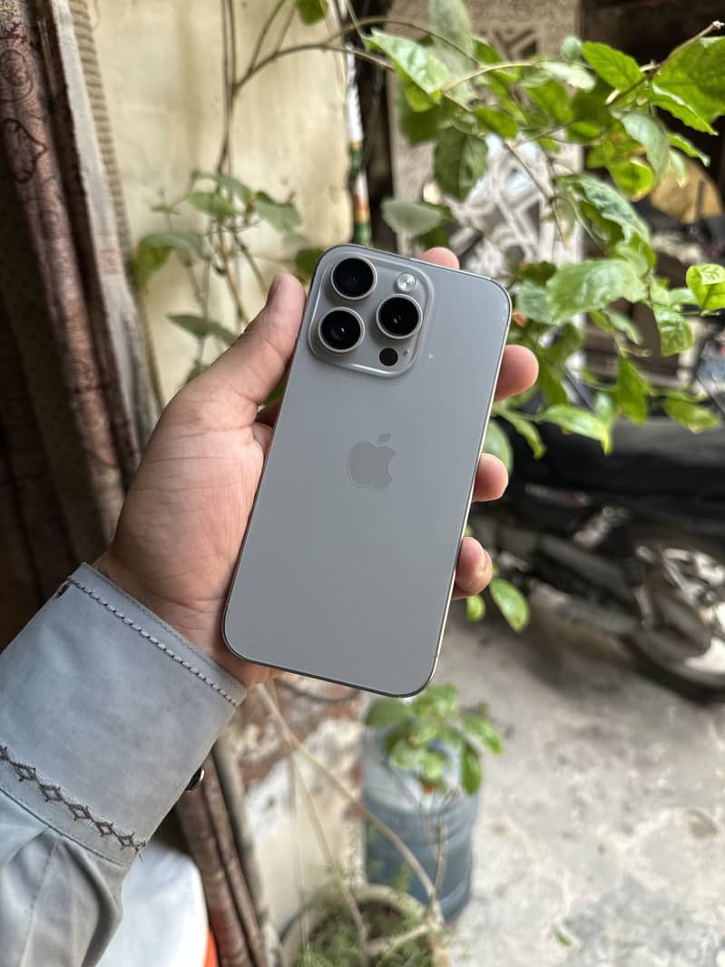 iPhone 15 Pro 4