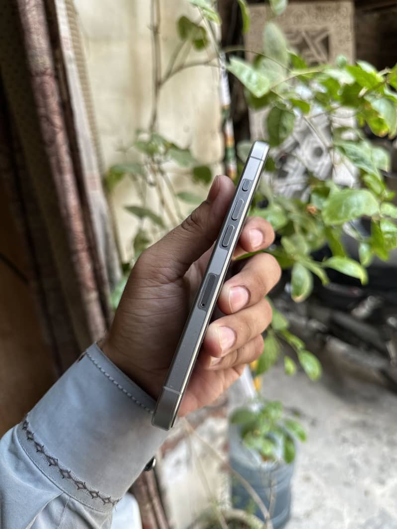 iPhone 15 Pro 6