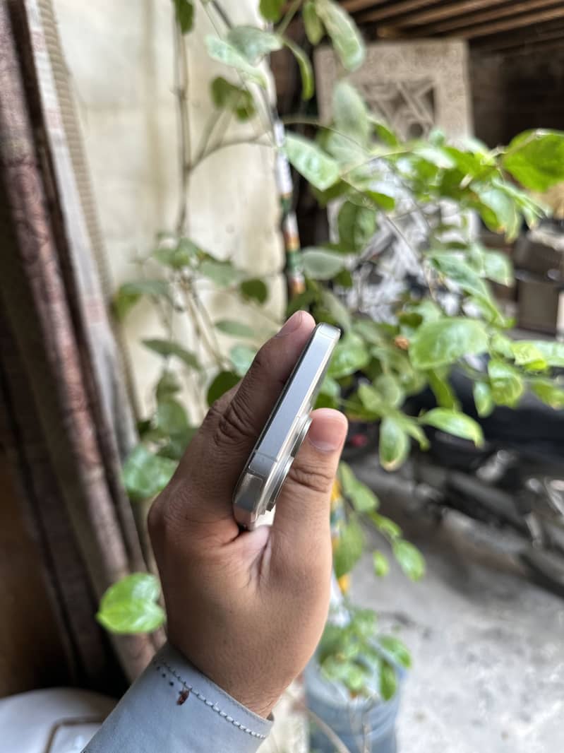 iPhone 15 Pro 8