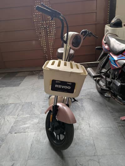 Revoo A04 in almost new condition
