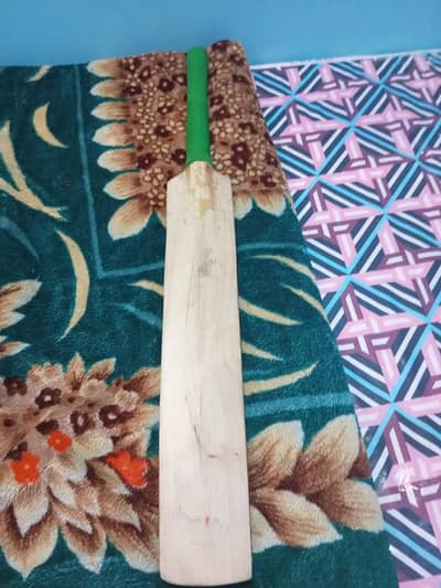 I am selling my mb Malik zulfi edition bat urgent sale need money