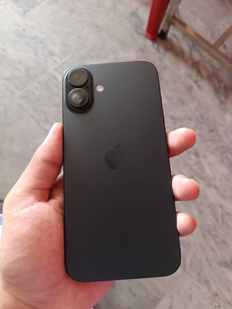 Apple iPhone 16 Plus 0