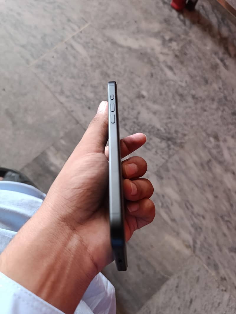 Apple iPhone 16 Plus 2