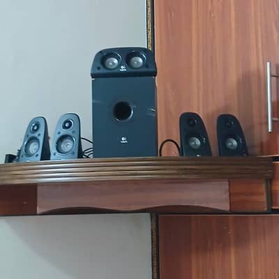 Logitech 5.1 voofers for sale. 03275569691