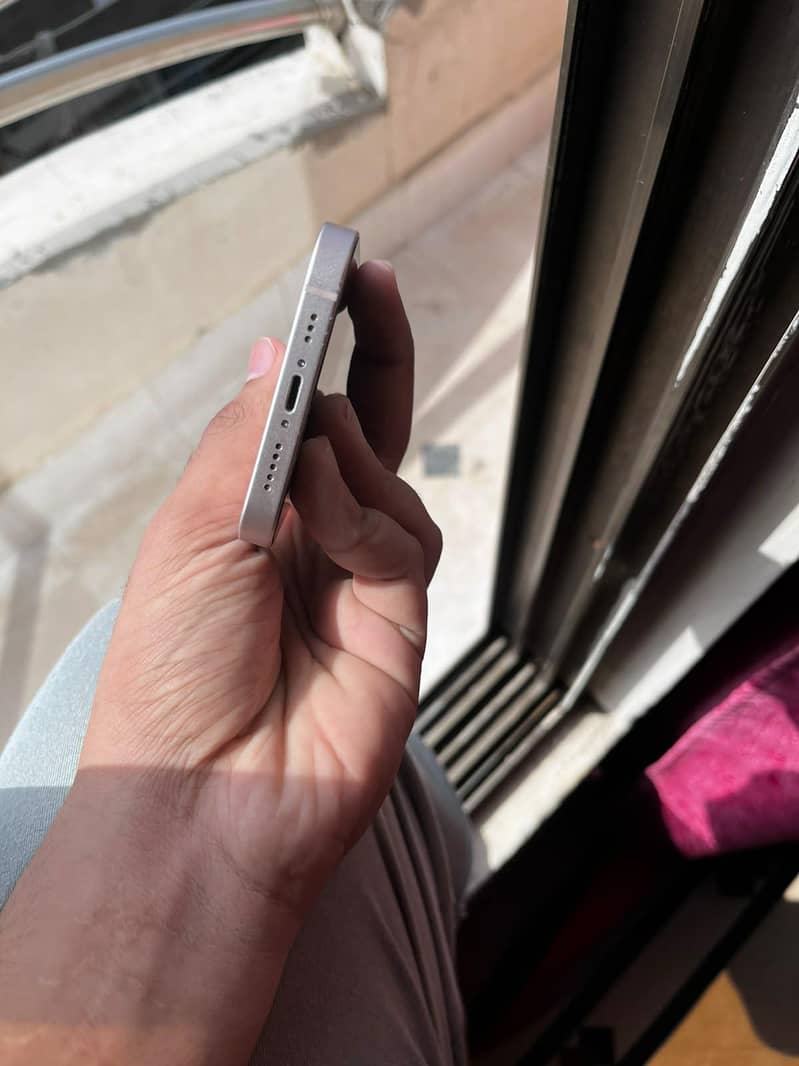 Apple iPhone 13 2