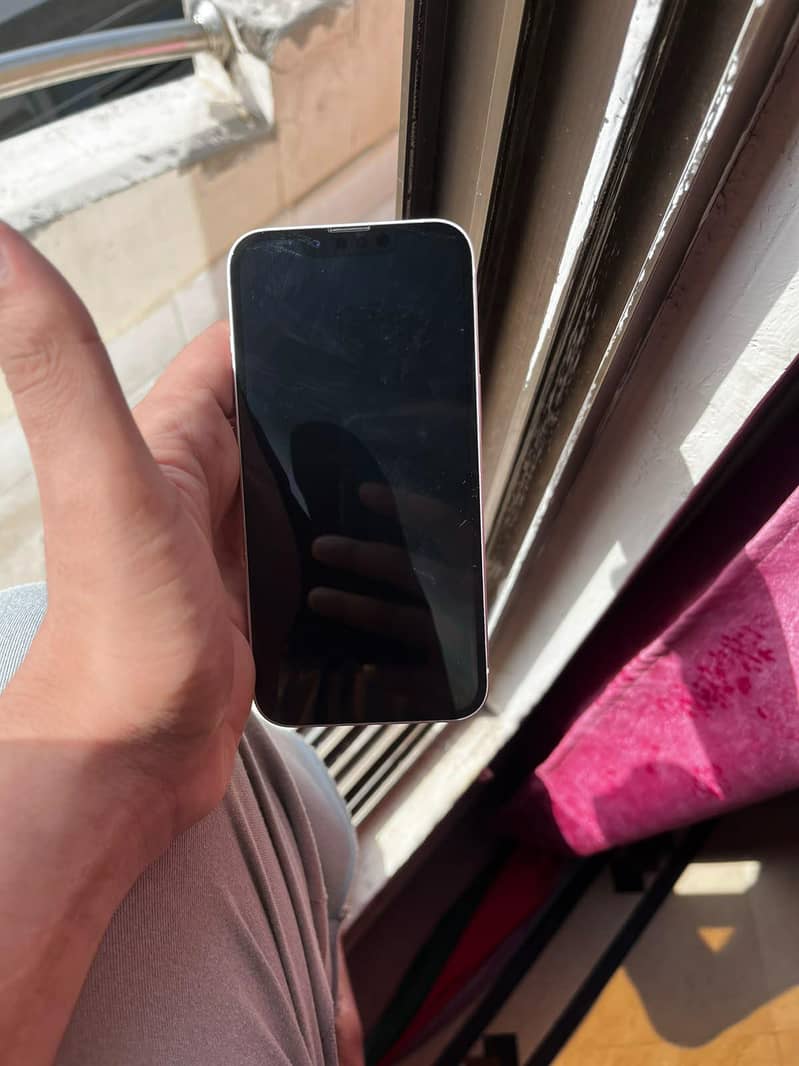 Apple iPhone 13 4