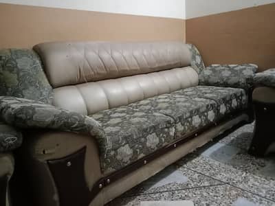 6 seator Sofa/Sofa Set for sell.